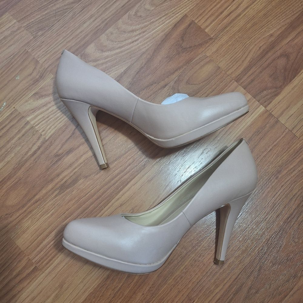 Nine West Platform Pumps Nude 4 Inch Heels Size 8 M